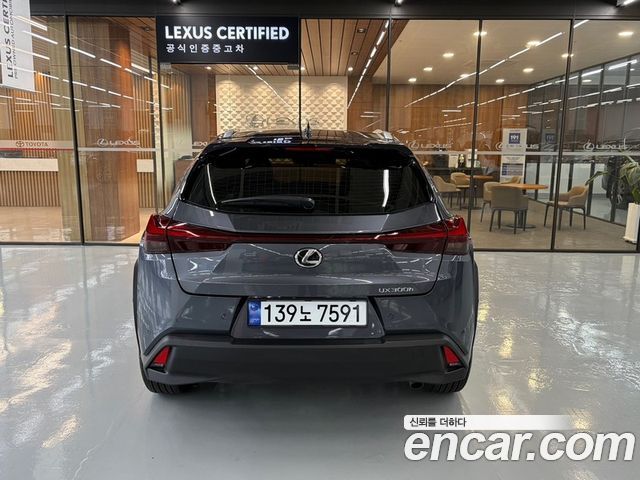 Lexus UX 2027 — photo 4