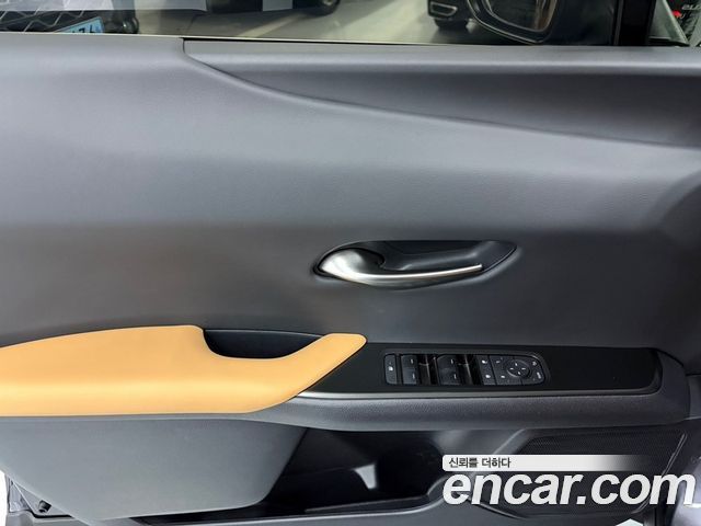 Lexus UX 2027 — photo 6