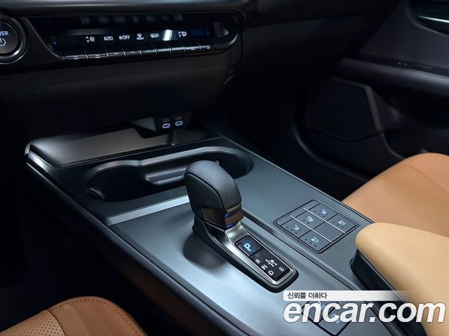 Lexus UX 2027 — photo 8