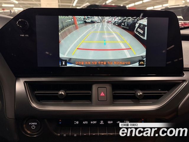 Lexus UX 2027 — photo 10