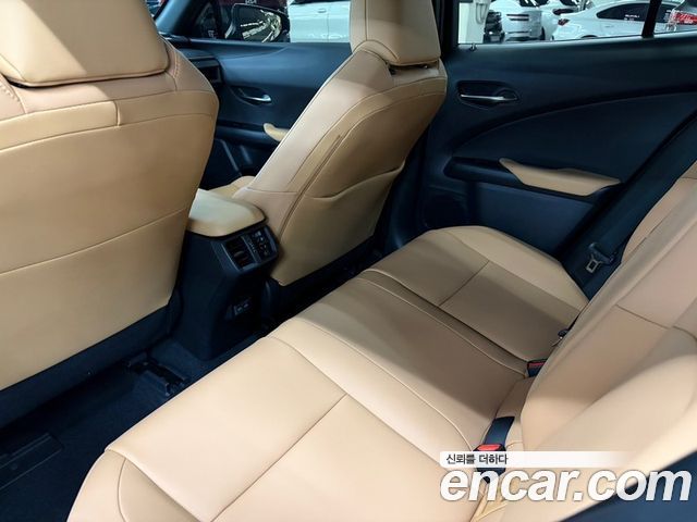 Lexus UX 2027 — photo 13