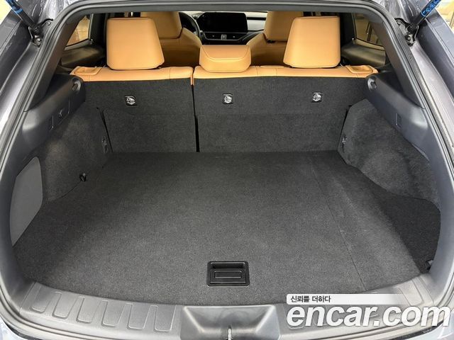 Lexus UX 2027 — photo 17