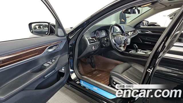 BMW 7-Series 2016 — photo 10