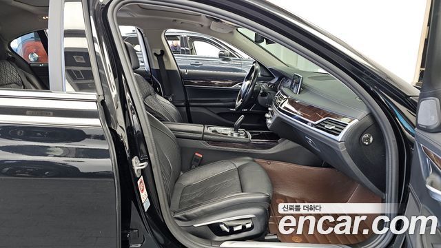 BMW 7-Series 2016 — photo 11