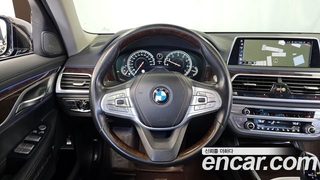 BMW 7-Series 2016 — photo 13
