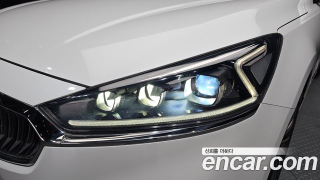 Kia K7 2017 — photo 8