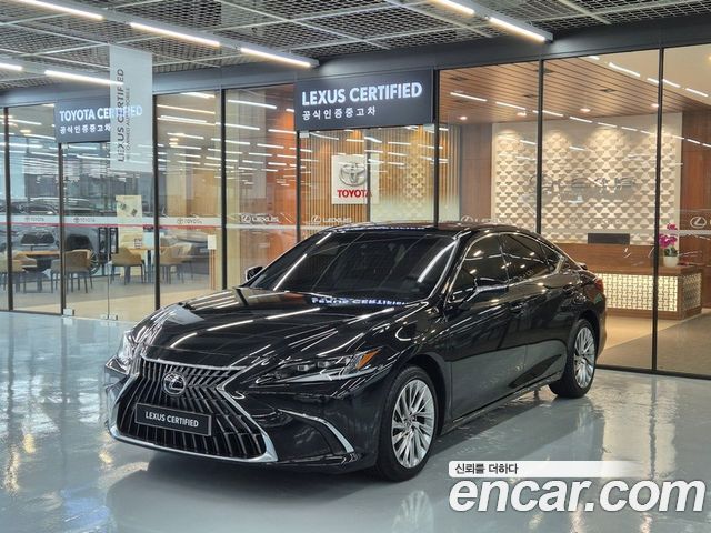 Lexus ES 2023 — photo 1