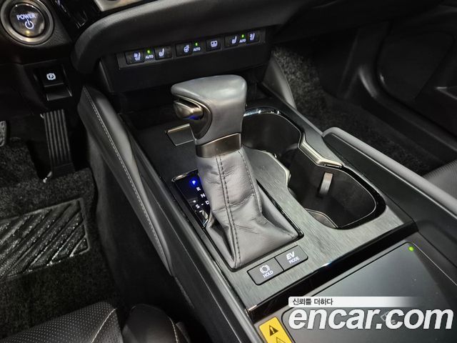 Lexus ES 2023 — photo 10