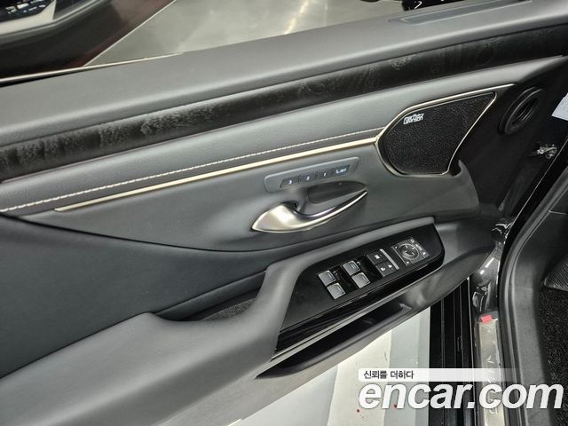 Lexus ES 2023 — photo 13