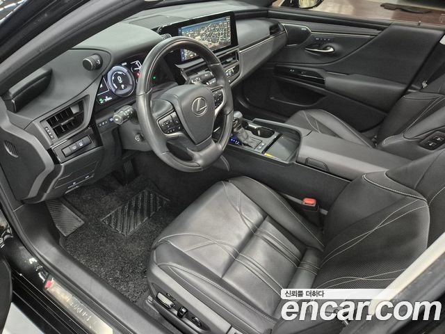 Lexus ES 2023 — photo 14
