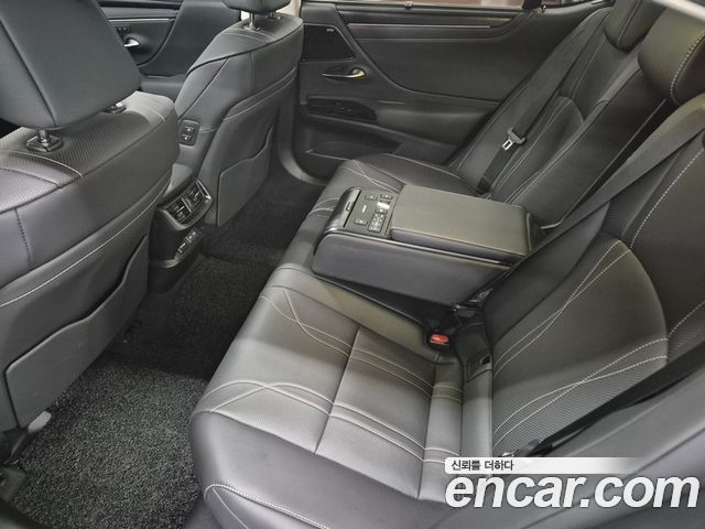 Lexus ES 2023 — photo 15
