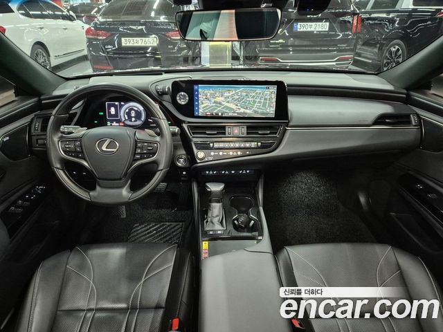 Lexus ES 2023 — photo 16