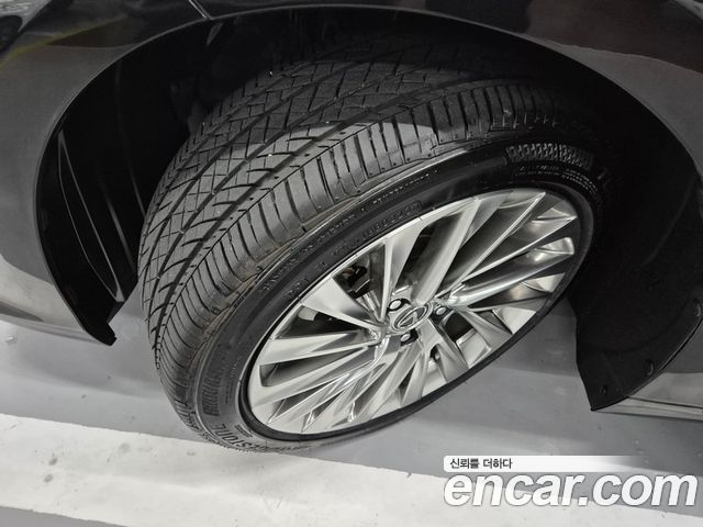 Lexus ES 2023 — photo 18