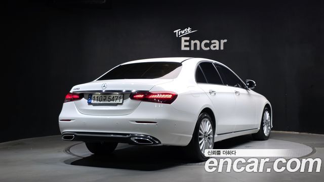 Mercedes-Benz E-Class 2022 — photo 2