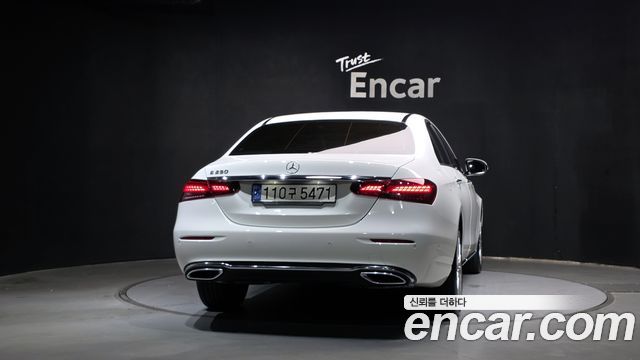 Mercedes-Benz E-Class 2022 — photo 4