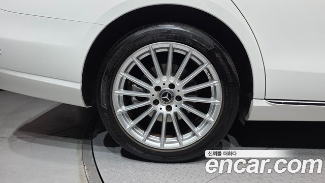 Mercedes-Benz E-Class 2022 — photo 5