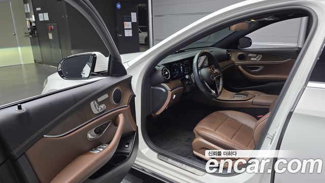 Mercedes-Benz E-Class 2022 — photo 13