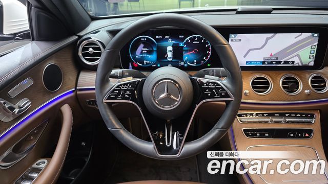 Mercedes-Benz E-Class 2022 — photo 19