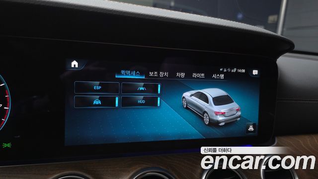 Mercedes-Benz E-Class 2022 — photo 21