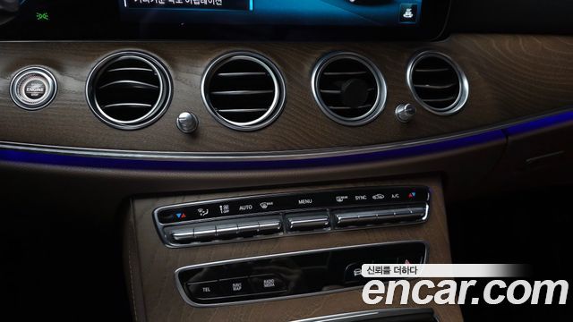Mercedes-Benz E-Class 2022 — photo 23