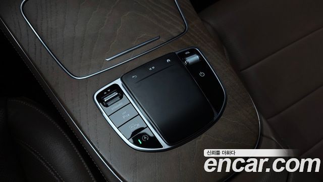 Mercedes-Benz E-Class 2022 — photo 25