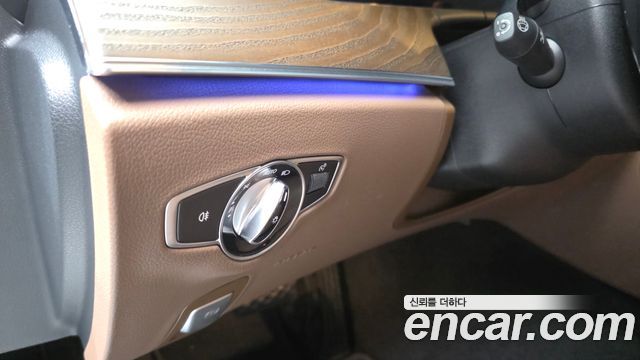 Mercedes-Benz E-Class 2022 — photo 26