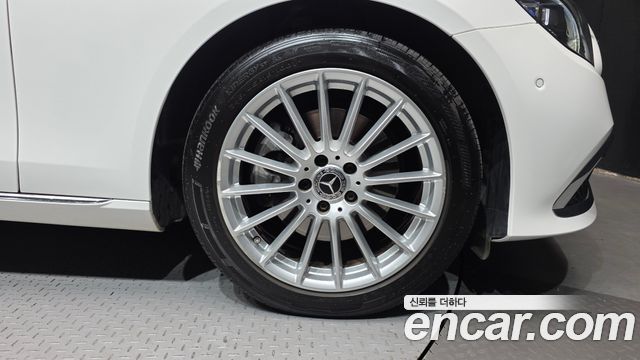 Mercedes-Benz E-Class 2022 — photo 7