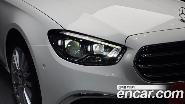 Mercedes-Benz E-Class 2022 — photo 8