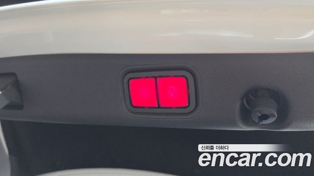 Mercedes-Benz E-Class 2022 — photo 31