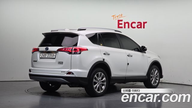 Toyota RAV4 2018 — photo 2