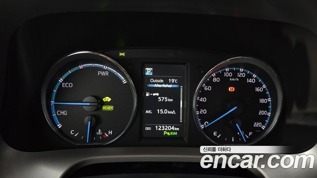 Toyota RAV4 2018 — photo 11