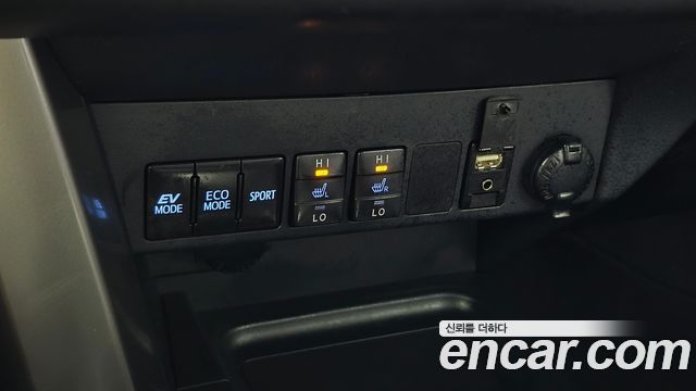 Toyota RAV4 2018 — photo 18