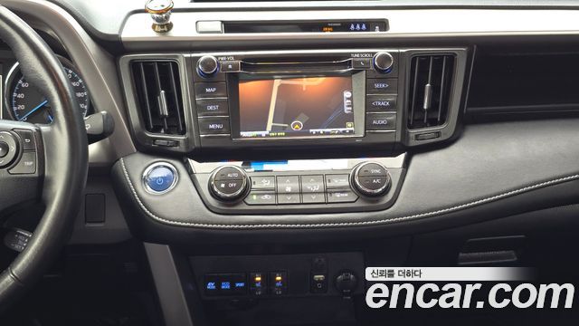 Toyota RAV4 2018 — photo 19