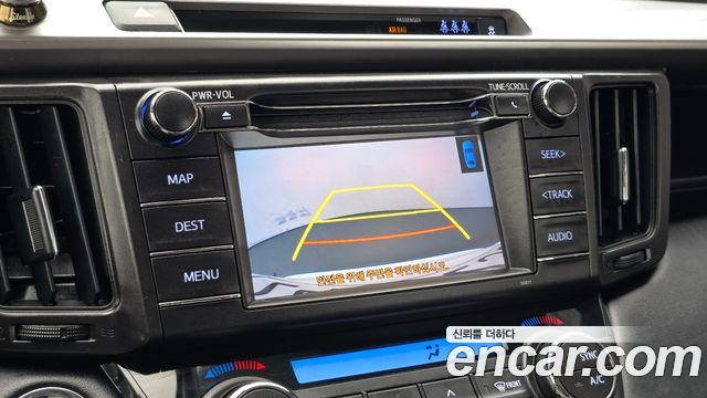 Toyota RAV4 2018 — photo 21