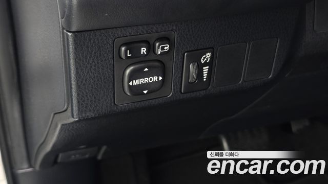 Toyota RAV4 2018 — photo 23