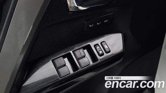 Toyota RAV4 2018 — photo 25