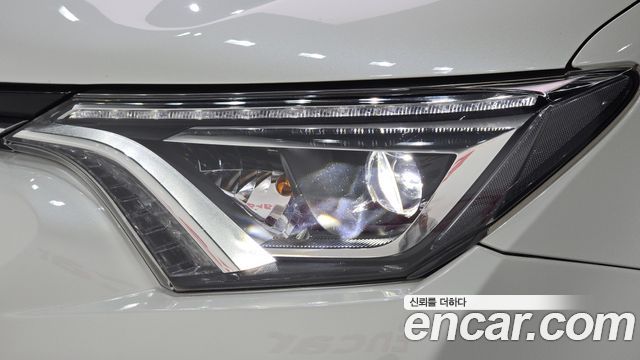 Toyota RAV4 2018 — photo 8