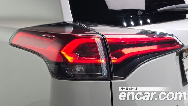 Toyota RAV4 2018 — photo 9
