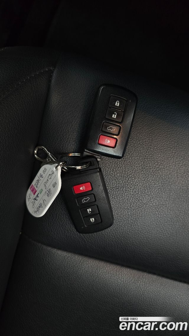 Toyota RAV4 2018 — photo 29