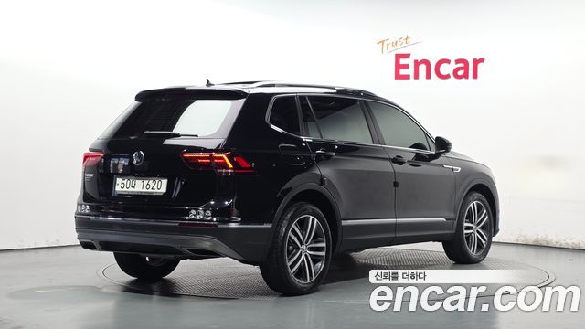 Volkswagen Tiguan 2018 — photo 2