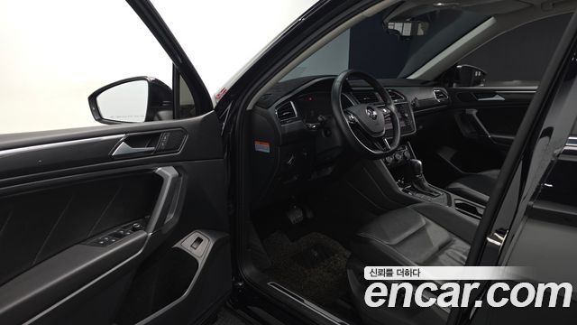 Volkswagen Tiguan 2018 — photo 10
