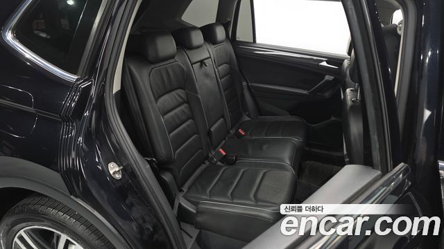 Volkswagen Tiguan 2018 — photo 12