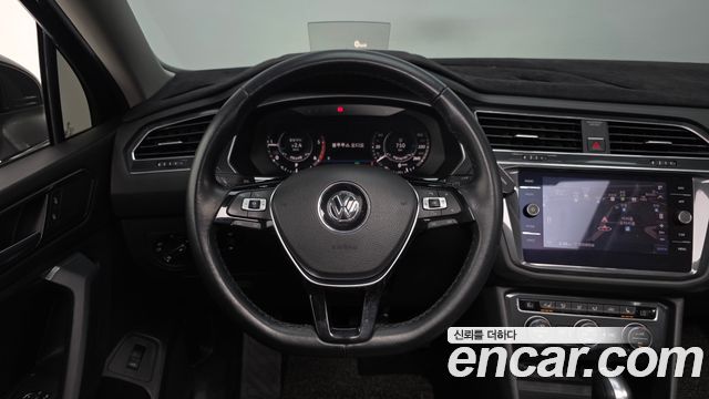 Volkswagen Tiguan 2018 — photo 14