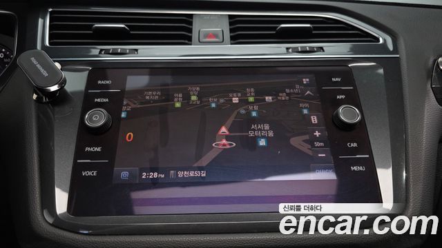 Volkswagen Tiguan 2018 — photo 15
