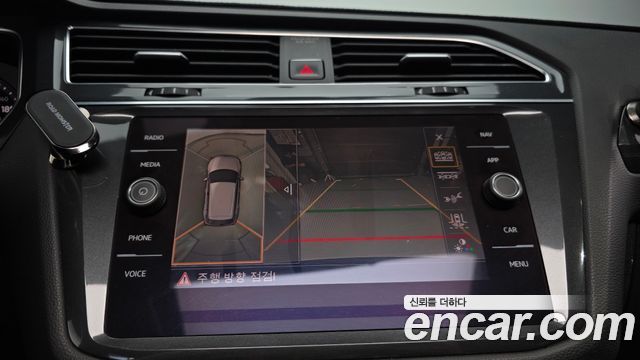 Volkswagen Tiguan 2018 — photo 16