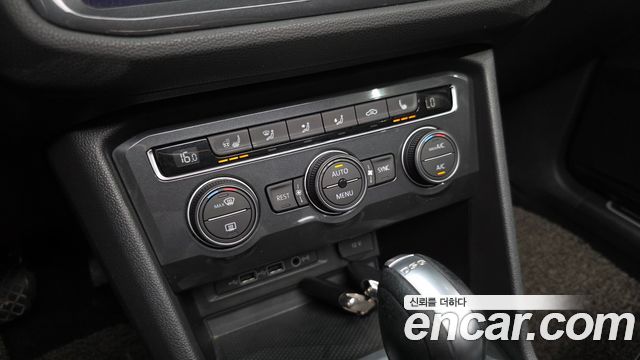 Volkswagen Tiguan 2018 — photo 17