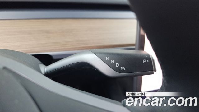 Tesla Model Y 2025 — photo 12