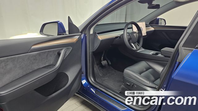 Tesla Model Y 2025 — photo 13
