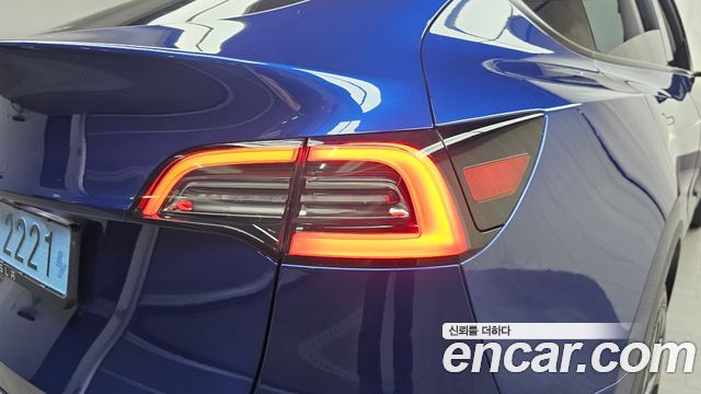 Tesla Model Y 2025 — photo 9