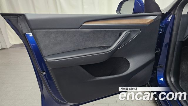 Tesla Model Y 2025 — photo 14